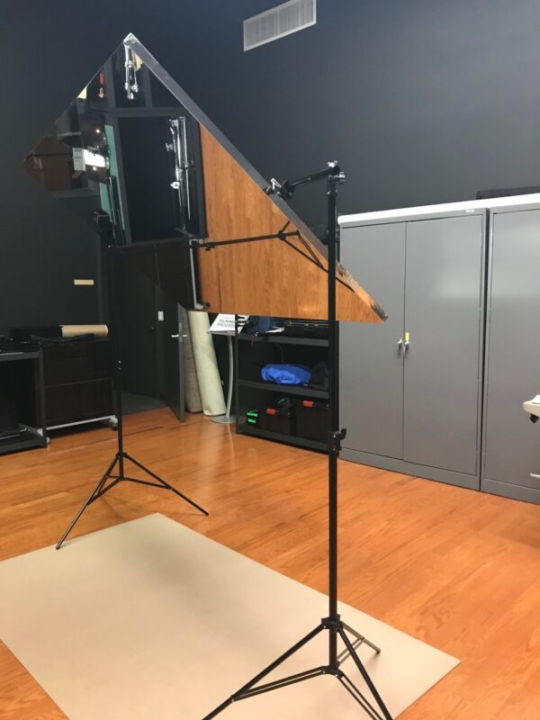 Overhead Demonstration Glassless Mirror