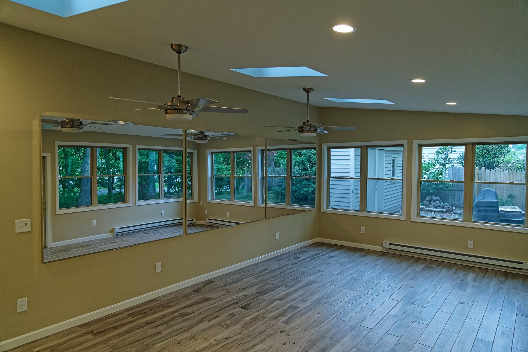 The Mirrorlite Glassless Mirror Easy to Clean