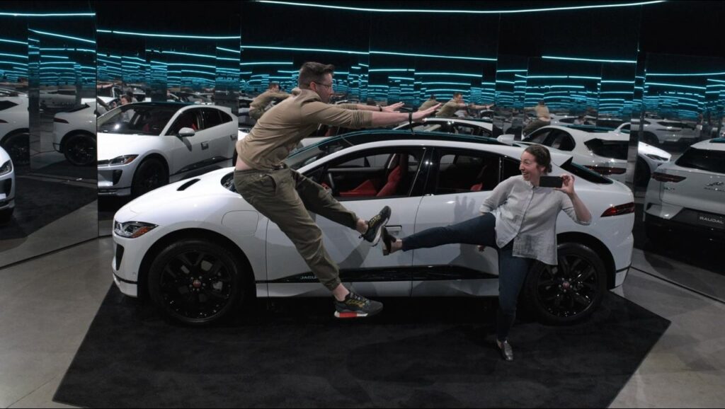 IPace Theater Hidden Stand Glassless Mirrors