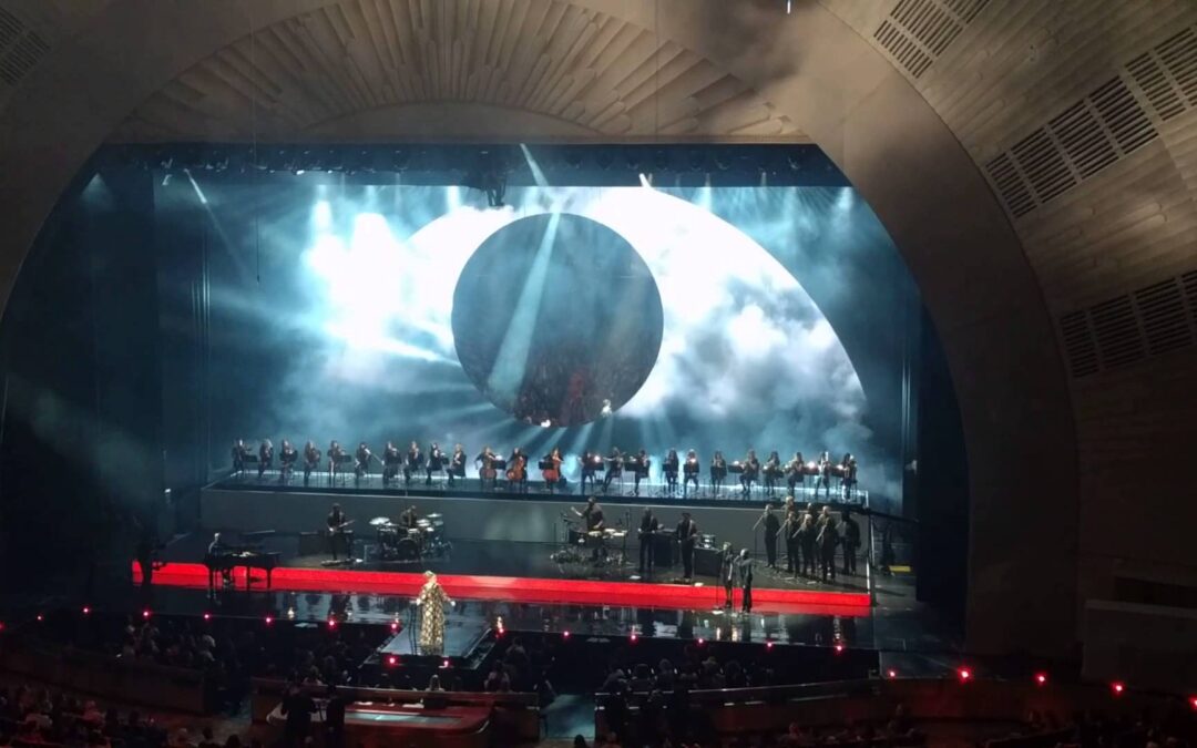 Adele Rocks 24 Foot Round Glassless Mirror On Broadway