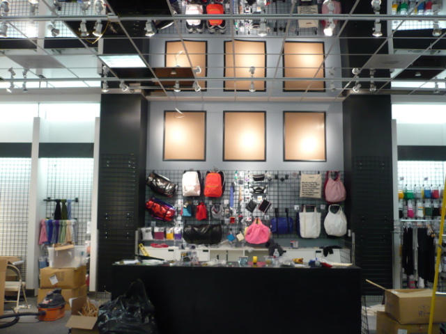 Retail Clothing & Mirrored Ceilings