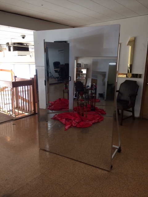 Hidden Stand Glassless Mirrors Are Here!