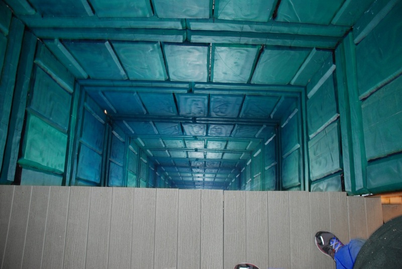 Capturing Haunting Realism: The Infinity Pit through Shatterproof Glassless Mirrors