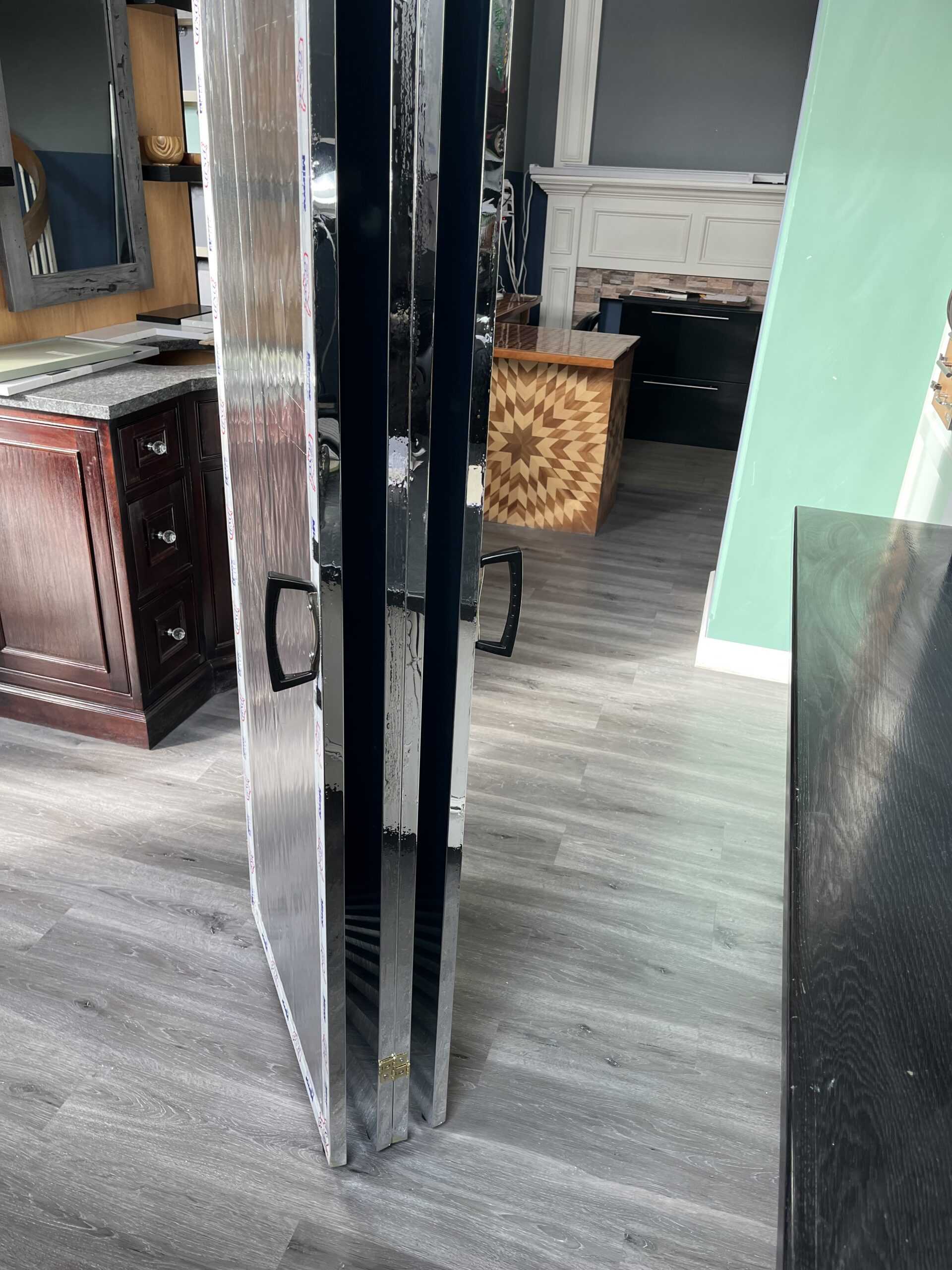 Mirrorlite® Folding Glassless Mirror(4 Panels) 72" x 96" x 1"(Opened) 24" x 72" x 4"(Folded) - Image 4