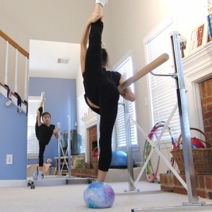 Vertical Freestanding Glassless Mirror