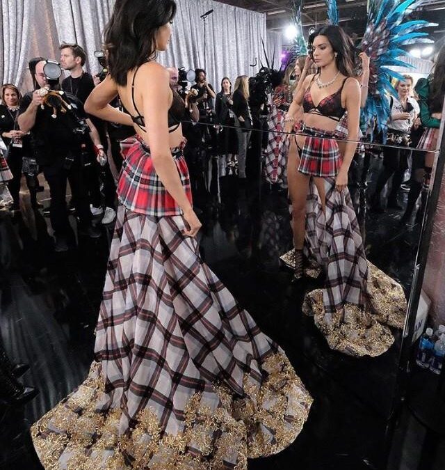 Fashion Shows And Exhibits Choose Mirrorlite® Glassless Mirrors