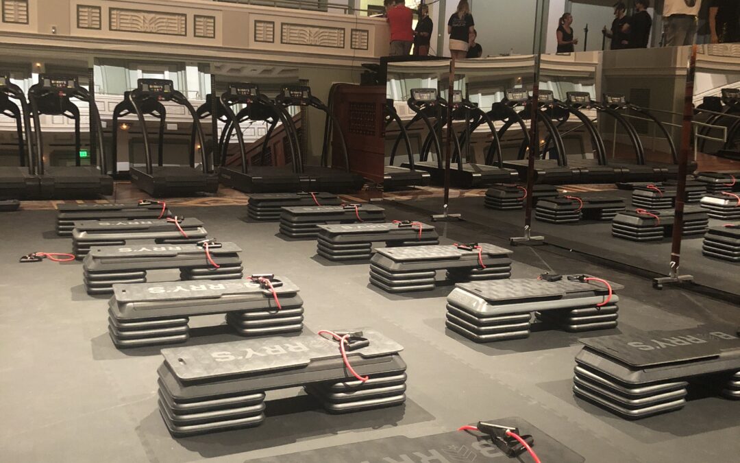 Enhancing Workouts: The Impact of Glassless Mirrors at Barry’s Boot Camp