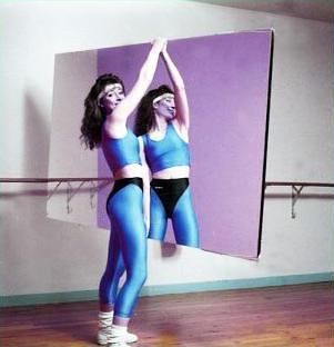 dancer glassless mirror