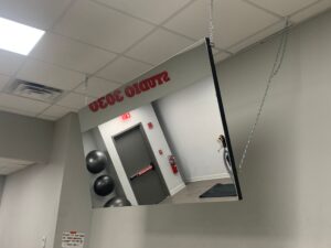 Hanging ceiling mounted glassless mirror for overhead demonstration